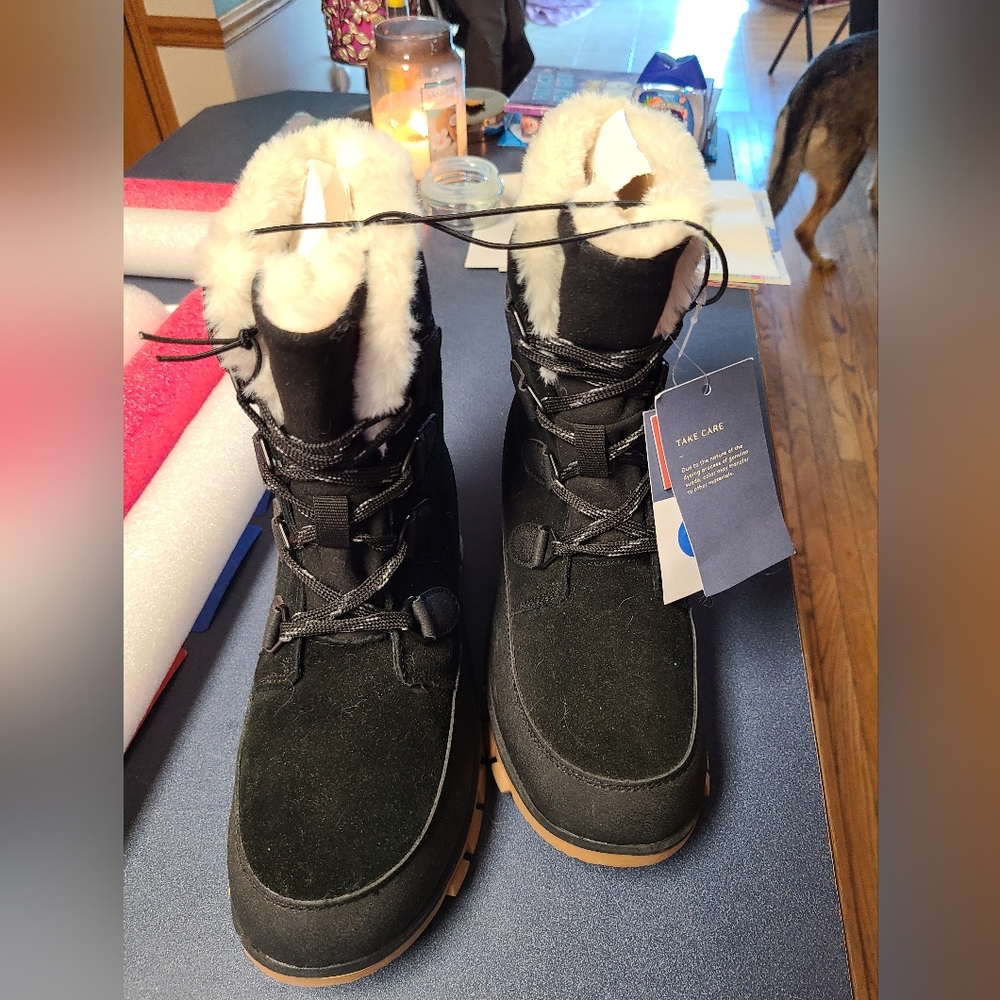 Brand new fur lined women's boots